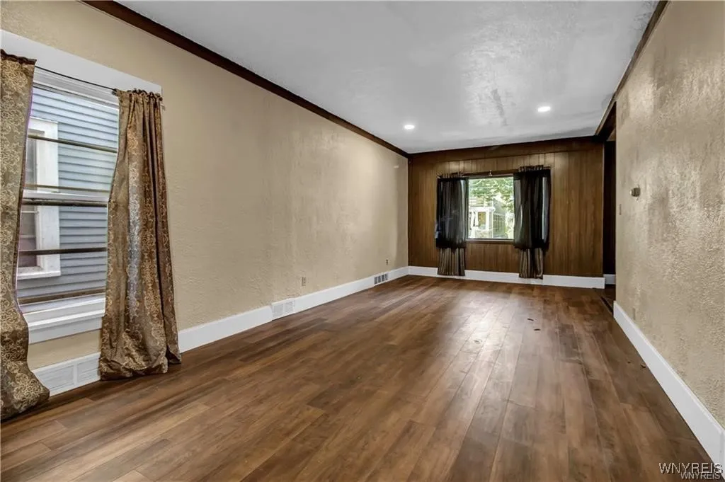 72 Remoleno Street, Buffalo, New York 14220, Buffalo, New York 14220, 6 Bedrooms Bedrooms, ,2 BathroomsBathrooms,Residential,For Sale,72 Remoleno Street, Buffalo, New York 14220,B1623716