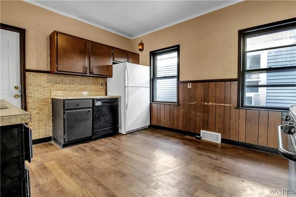 72 Remoleno Street, Buffalo, New York 14220, Buffalo, New York 14220, 6 Bedrooms Bedrooms, ,2 BathroomsBathrooms,Residential,For Sale,72 Remoleno Street, Buffalo, New York 14220,B1623716