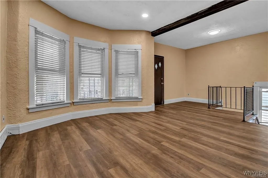 72 Remoleno Street, Buffalo, New York 14220, Buffalo, New York 14220, 6 Bedrooms Bedrooms, ,2 BathroomsBathrooms,Residential,For Sale,72 Remoleno Street, Buffalo, New York 14220,B1623716