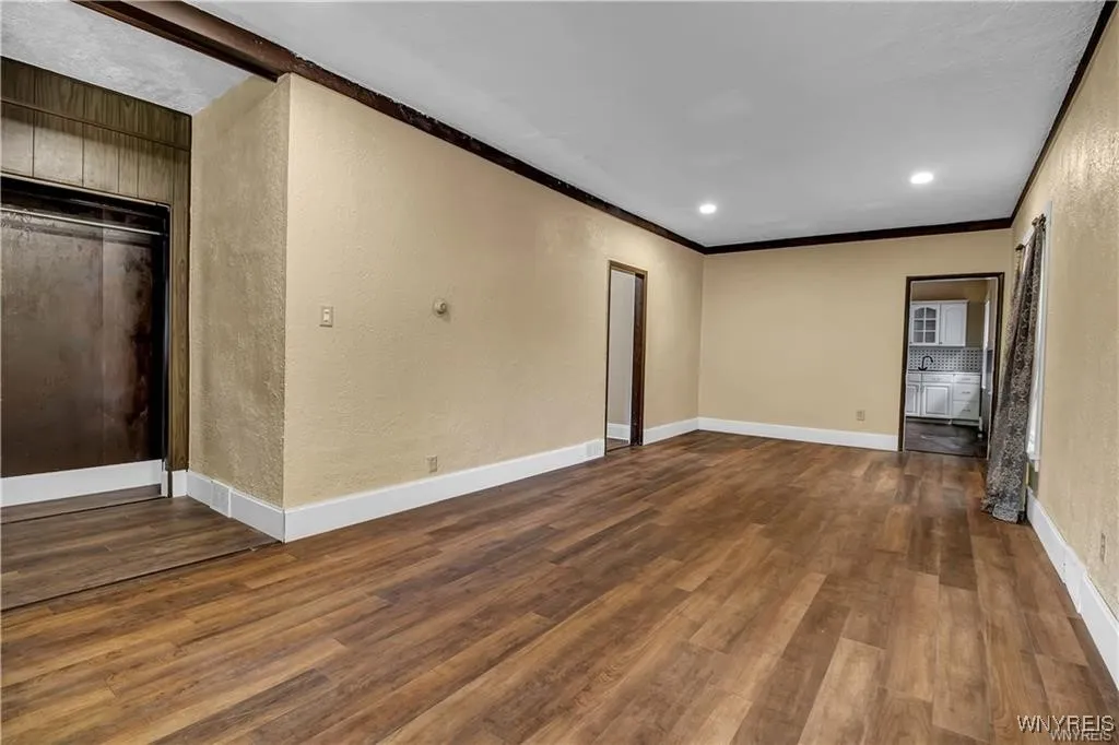 72 Remoleno Street, Buffalo, New York 14220, Buffalo, New York 14220, 6 Bedrooms Bedrooms, ,2 BathroomsBathrooms,Residential,For Sale,72 Remoleno Street, Buffalo, New York 14220,B1623716