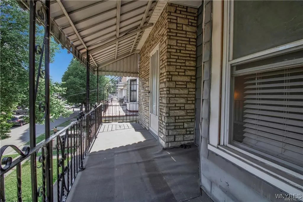 72 Remoleno Street, Buffalo, New York 14220, Buffalo, New York 14220, 6 Bedrooms Bedrooms, ,2 BathroomsBathrooms,Residential,For Sale,72 Remoleno Street, Buffalo, New York 14220,B1623716