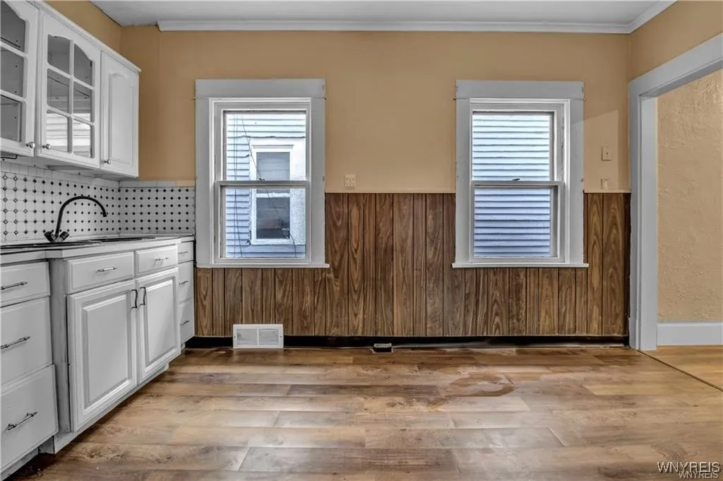 72 Remoleno Street, Buffalo, New York 14220, Buffalo, New York 14220, 6 Bedrooms Bedrooms, ,2 BathroomsBathrooms,Residential,For Sale,72 Remoleno Street, Buffalo, New York 14220,B1623716