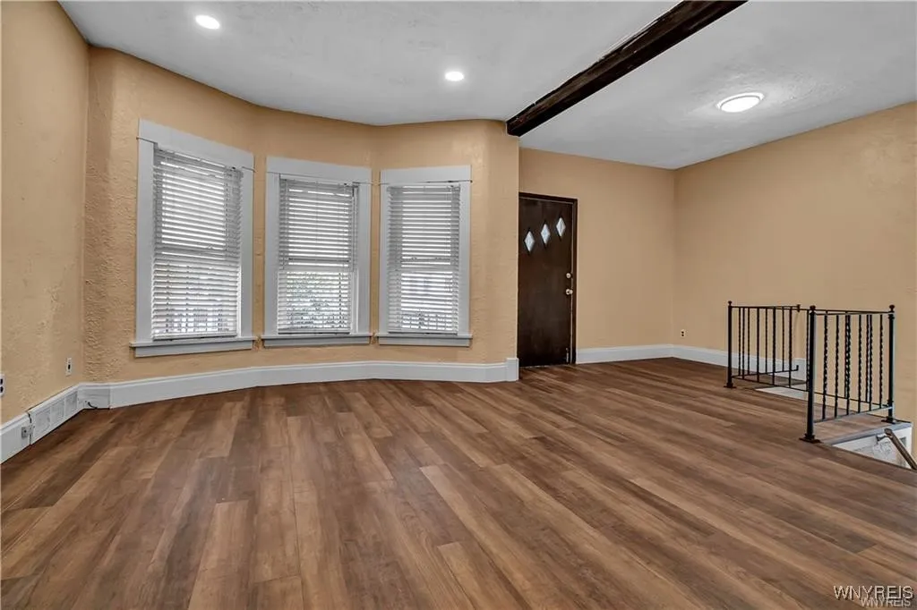 72 Remoleno Street, Buffalo, New York 14220, Buffalo, New York 14220, 6 Bedrooms Bedrooms, ,2 BathroomsBathrooms,Residential,For Sale,72 Remoleno Street, Buffalo, New York 14220,B1623716