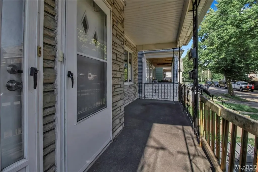 72 Remoleno Street, Buffalo, New York 14220, Buffalo, New York 14220, 6 Bedrooms Bedrooms, ,2 BathroomsBathrooms,Residential,For Sale,72 Remoleno Street, Buffalo, New York 14220,B1623716