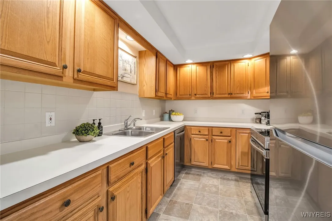 39 Olde Stone Lane, Lancaster, New York 14086, Lancaster, New York 14086, 2 Bedrooms Bedrooms, 5 Rooms Rooms,2 BathroomsBathrooms,Residential,Closed,39 Olde Stone Lane, Lancaster, New York 14086,0,B1623678