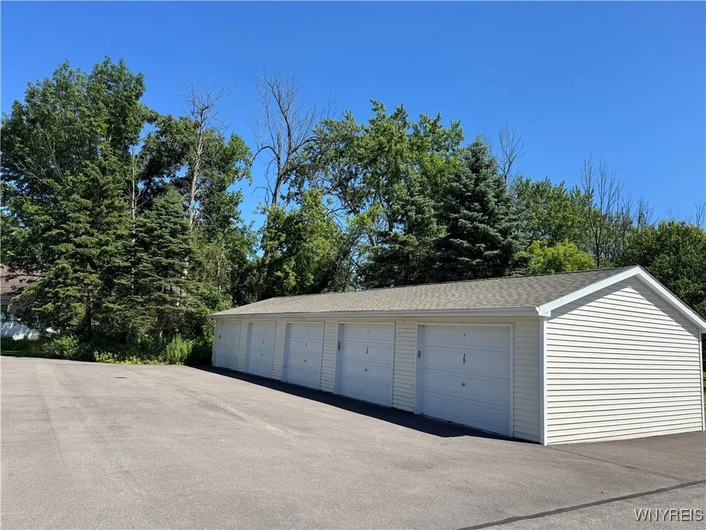 39 Olde Stone Lane, Lancaster, New York 14086, Lancaster, New York 14086, 2 Bedrooms Bedrooms, 5 Rooms Rooms,2 BathroomsBathrooms,Residential,Closed,39 Olde Stone Lane, Lancaster, New York 14086,0,B1623678