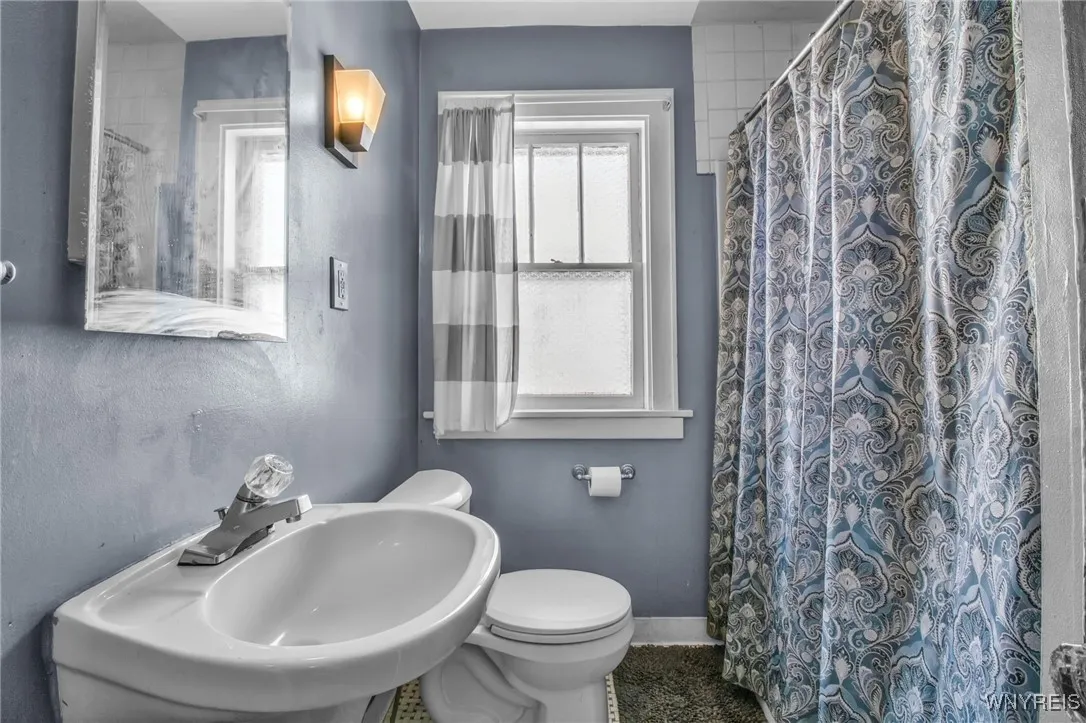 284 Windermere Boulevard, Amherst, New York 14226, Amherst, New York 14226, 2 Bedrooms Bedrooms, 4 Rooms Rooms,1 BathroomBathrooms,Residential Lease,For Rent,284 Windermere Boulevard, Amherst, New York 14226,B1623739