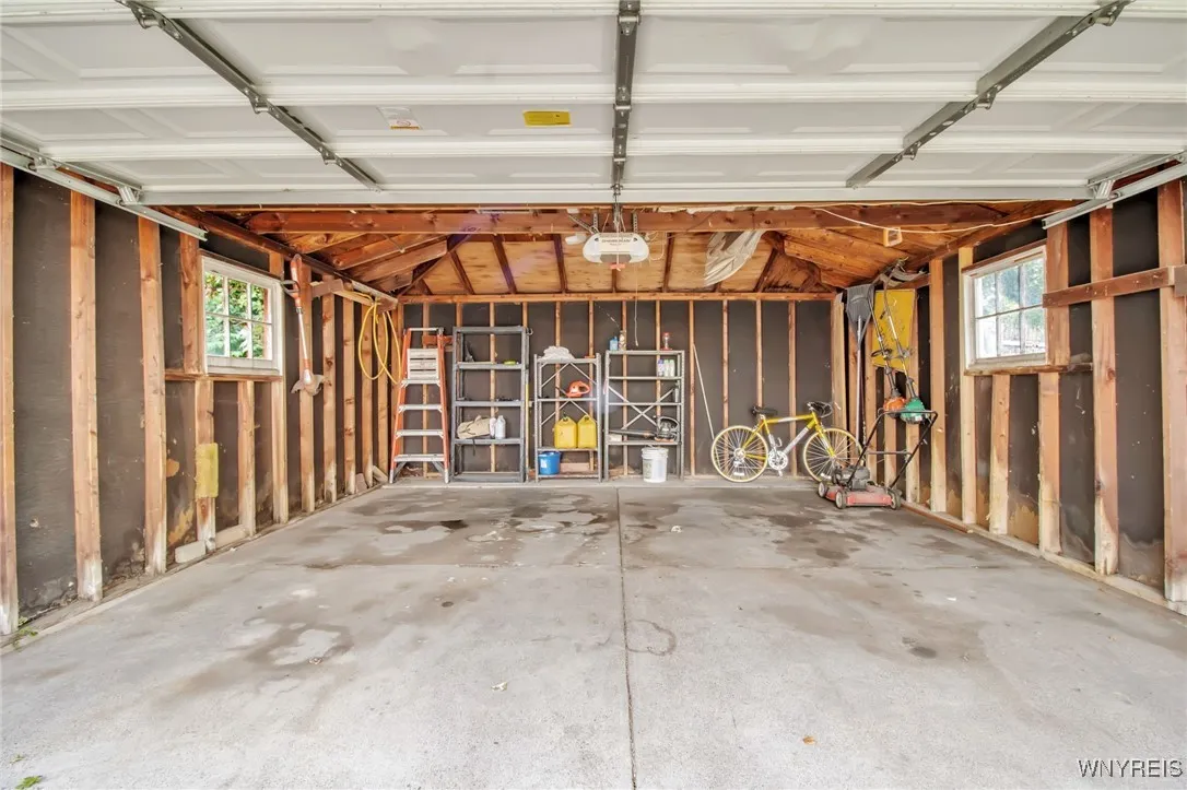 284 Windermere Boulevard, Amherst, New York 14226, Amherst, New York 14226, 2 Bedrooms Bedrooms, 4 Rooms Rooms,1 BathroomBathrooms,Residential Lease,For Rent,284 Windermere Boulevard, Amherst, New York 14226,B1623739