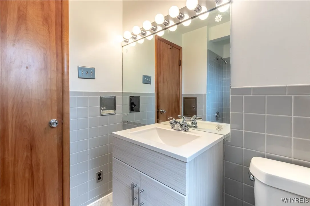130 Alberta Drive, Amherst, New York 14226, Amherst, New York 14226, 3 Bedrooms Bedrooms, 8 Rooms Rooms,1 BathroomBathrooms,Residential,For Sale,130 Alberta Drive, Amherst, New York 14226,B1621193