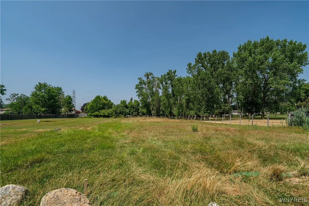 5200 Berg Road, West Seneca, New York 14218, West Seneca, New York 14218, 3 Bedrooms Bedrooms, 8 Rooms Rooms,2 BathroomsBathrooms,Residential,For Sale,5200 Berg Road, West Seneca, New York 14218,B1623330