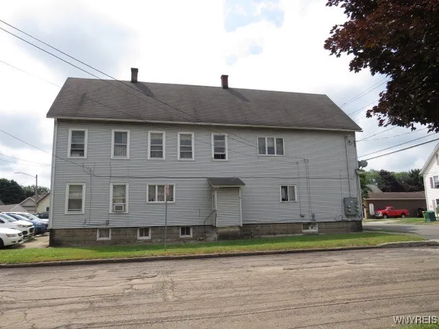 699 Oliver Street, North Tonawanda, New York 14120, North Tonawanda, New York 14120, 7 Bedrooms Bedrooms, ,4 BathroomsBathrooms,Residential,Closed,699 Oliver Street, North Tonawanda, New York 14120,0,B1623242