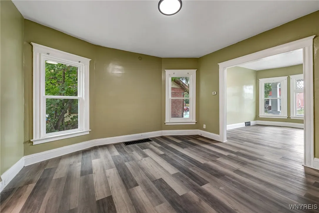 1807 Niagara Avenue, Niagara Falls, New York 14305, Niagara Falls, New York 14305, 3 Bedrooms Bedrooms, 6 Rooms Rooms,2 BathroomsBathrooms,Residential,For Sale,1807 Niagara Avenue, Niagara Falls, New York 14305,B1623753