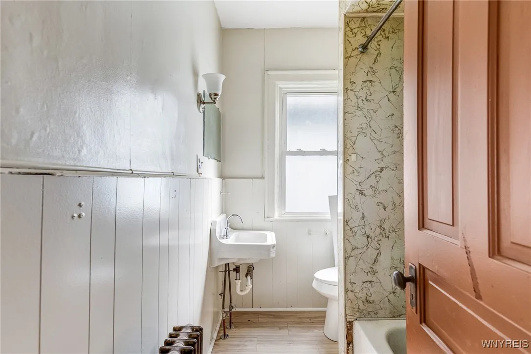 909 Tonawanda Street, Buffalo, New York 14207, Buffalo, New York 14207, 5 Bedrooms Bedrooms, ,2 BathroomsBathrooms,Residential,For Sale,909 Tonawanda Street, Buffalo, New York 14207,B1623763