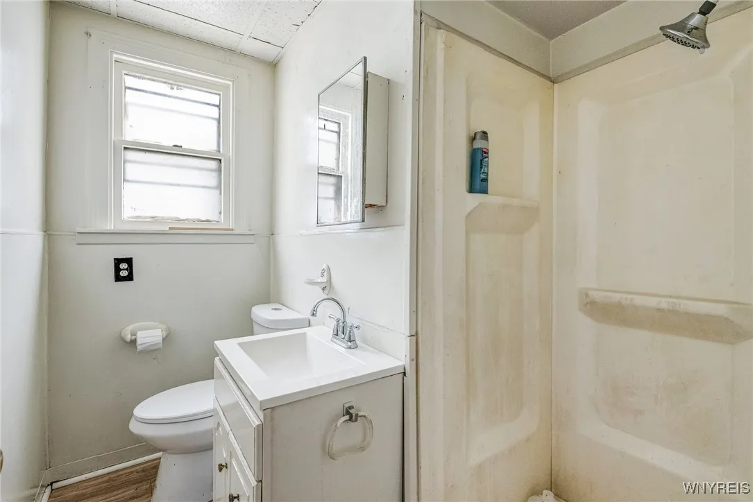 909 Tonawanda Street, Buffalo, New York 14207, Buffalo, New York 14207, 5 Bedrooms Bedrooms, ,2 BathroomsBathrooms,Residential,For Sale,909 Tonawanda Street, Buffalo, New York 14207,B1623763