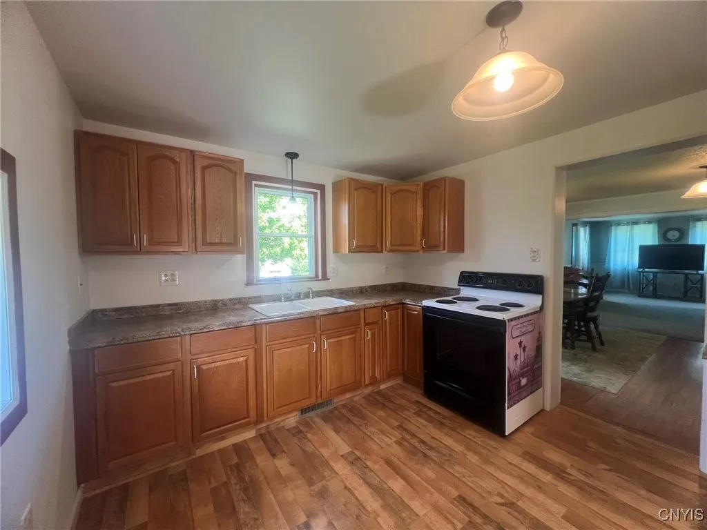 2 Johnny Cake Road, Granby, New York 13069, Granby, New York 13069, 3 Bedrooms Bedrooms, 8 Rooms Rooms,1 BathroomBathrooms,Residential,Closed,2 Johnny Cake Road, Granby, New York 13069,0,S1623636
