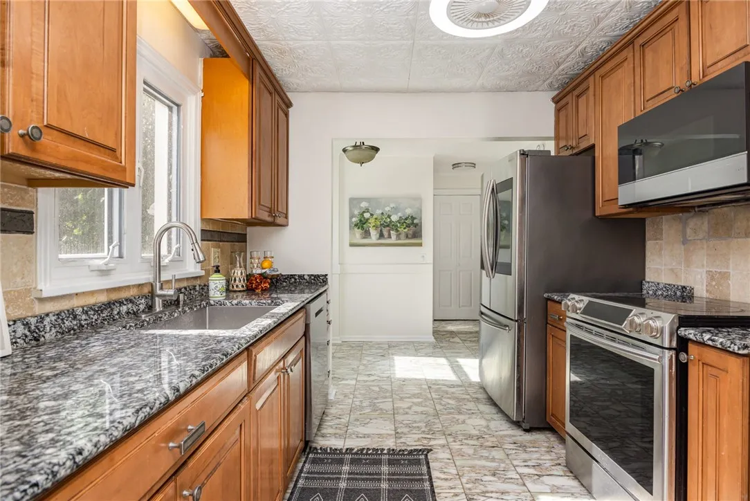 146 Cornwall Lane, Irondequoit, New York 14617, Irondequoit, New York 14617, 3 Bedrooms Bedrooms, 7 Rooms Rooms,2 BathroomsBathrooms,Residential,Closed,146 Cornwall Lane, Irondequoit, New York 14617,0,R1623695