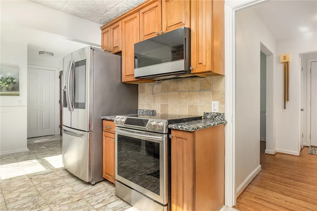 146 Cornwall Lane, Irondequoit, New York 14617, Irondequoit, New York 14617, 3 Bedrooms Bedrooms, 7 Rooms Rooms,2 BathroomsBathrooms,Residential,Closed,146 Cornwall Lane, Irondequoit, New York 14617,0,R1623695