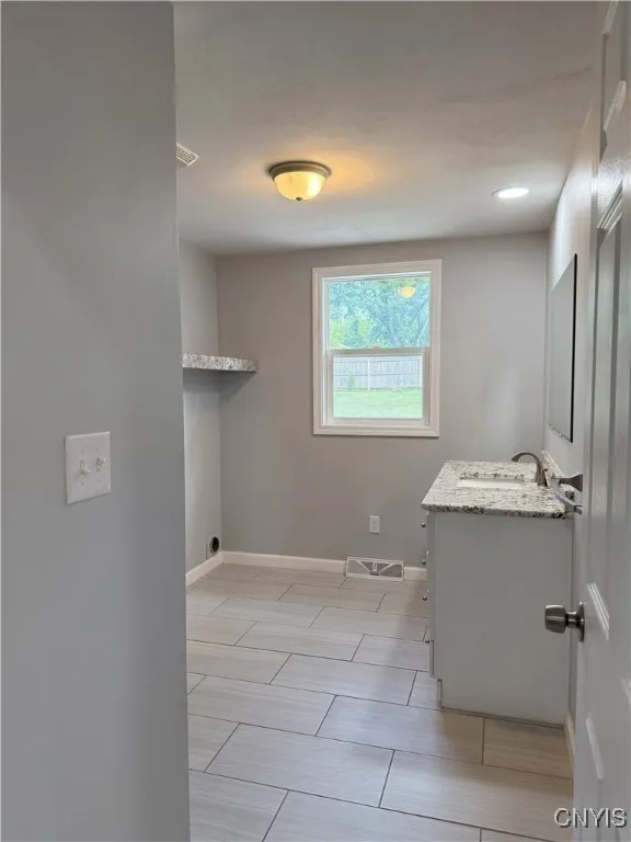Wash room/half bath with washer/dryer hookups