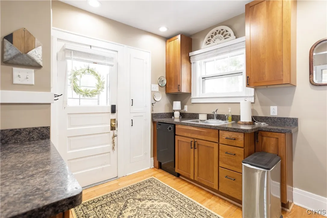 304 Jamesville Road, Dewitt, New York 13214, De Witt, New York 13214, 3 Bedrooms Bedrooms, 7 Rooms Rooms,1 BathroomBathrooms,Residential,For Sale,304 Jamesville Road, Dewitt, New York 13214,S1623664