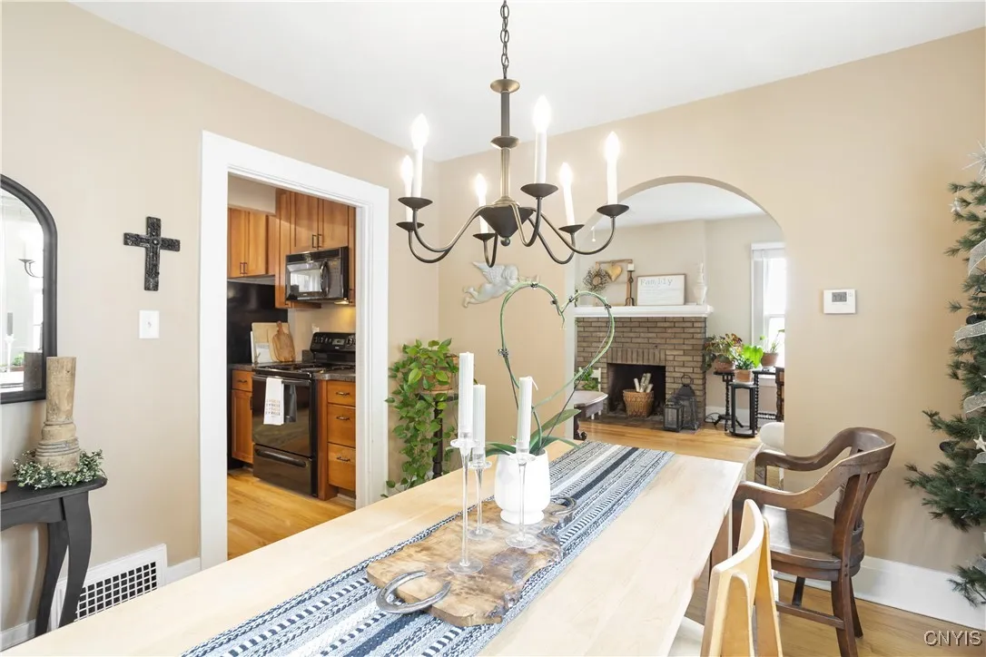 304 Jamesville Road, Dewitt, New York 13214, De Witt, New York 13214, 3 Bedrooms Bedrooms, 7 Rooms Rooms,1 BathroomBathrooms,Residential,For Sale,304 Jamesville Road, Dewitt, New York 13214,S1623664