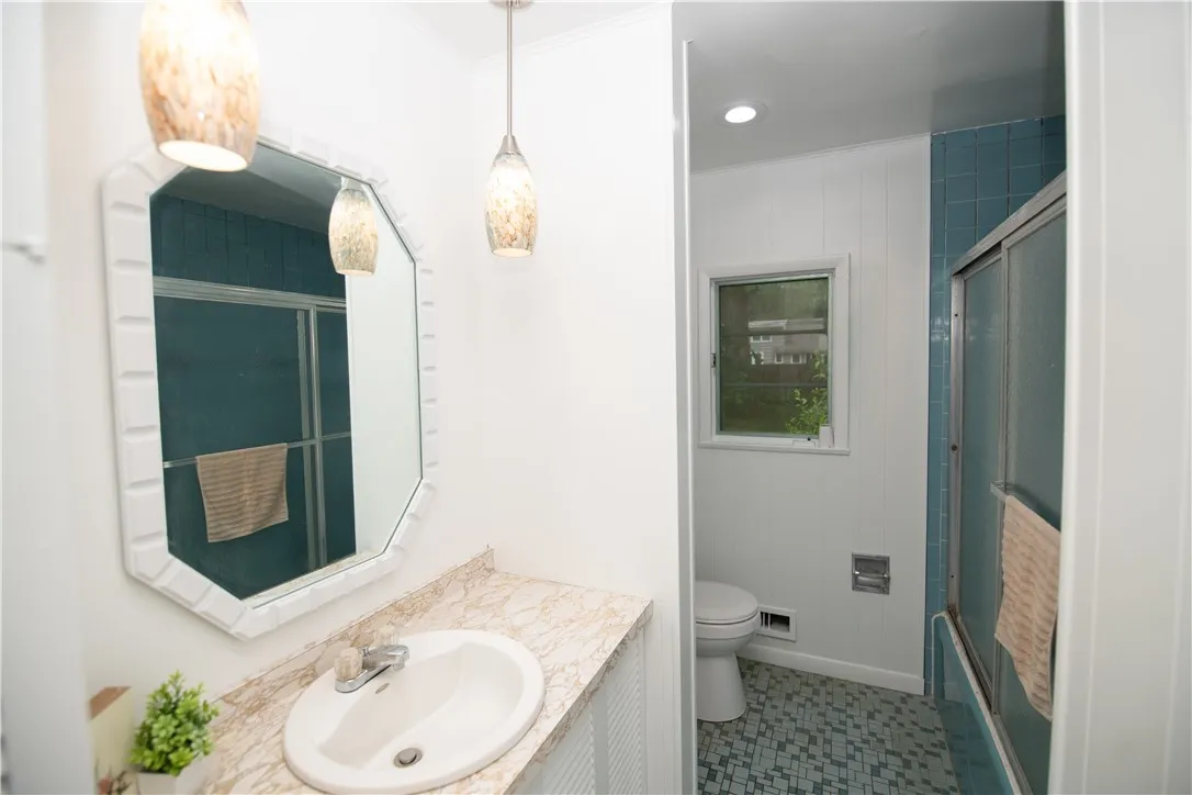 119 Oakridge Drive, Irondequoit, New York 14617, Irondequoit, New York 14617, 4 Bedrooms Bedrooms, 8 Rooms Rooms,1 BathroomBathrooms,Residential,For Sale,119 Oakridge Drive, Irondequoit, New York 14617,R1623704