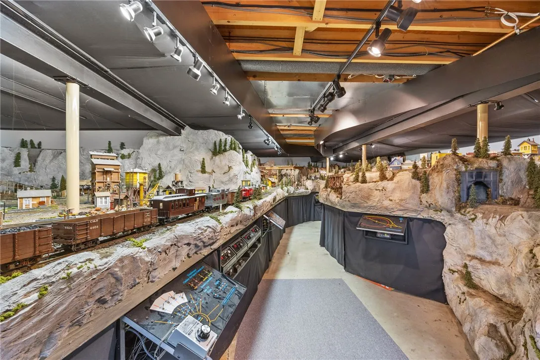 LOWER LEVEL - MUSEUM QUALITY CUSTOM TRAIN MODEL FULL RUNNING TRAIN SYSTEM