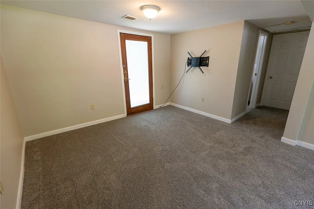 7042 North Manlius Road, Manlius, New York 13082, Manlius, New York 13082, 3 Bedrooms Bedrooms, 6 Rooms Rooms,1 BathroomBathrooms,Residential,For Sale,7042 North Manlius Road, Manlius, New York 13082,S1623786