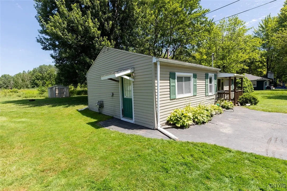7042 North Manlius Road, Manlius, New York 13082, Manlius, New York 13082, 3 Bedrooms Bedrooms, 6 Rooms Rooms,1 BathroomBathrooms,Residential,For Sale,7042 North Manlius Road, Manlius, New York 13082,S1623786