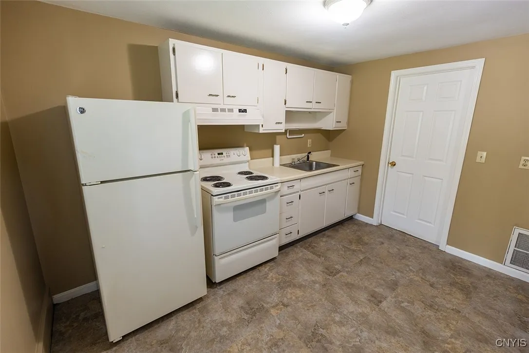 7042 North Manlius Road, Manlius, New York 13082, Manlius, New York 13082, 3 Bedrooms Bedrooms, 6 Rooms Rooms,1 BathroomBathrooms,Residential,For Sale,7042 North Manlius Road, Manlius, New York 13082,S1623786