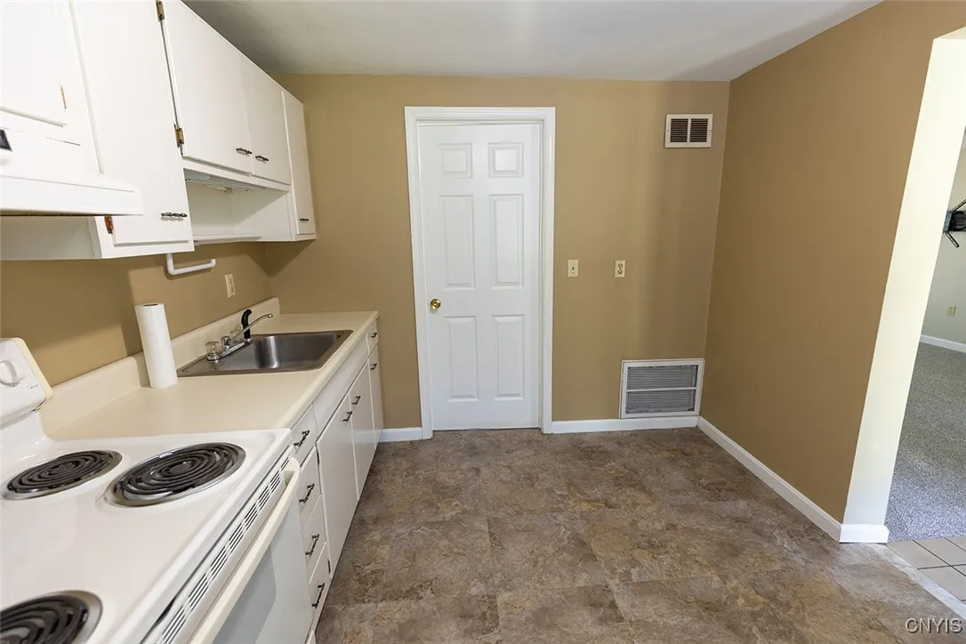 7042 North Manlius Road, Manlius, New York 13082, Manlius, New York 13082, 3 Bedrooms Bedrooms, 6 Rooms Rooms,1 BathroomBathrooms,Residential,For Sale,7042 North Manlius Road, Manlius, New York 13082,S1623786