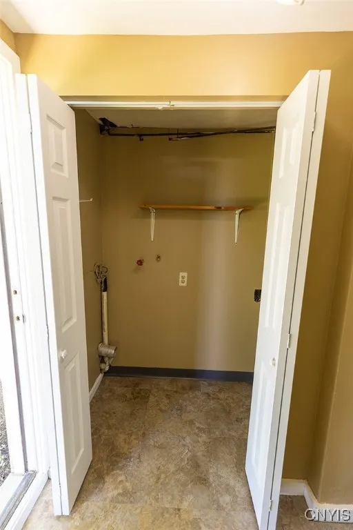 7042 North Manlius Road, Manlius, New York 13082, Manlius, New York 13082, 3 Bedrooms Bedrooms, 6 Rooms Rooms,1 BathroomBathrooms,Residential,For Sale,7042 North Manlius Road, Manlius, New York 13082,S1623786