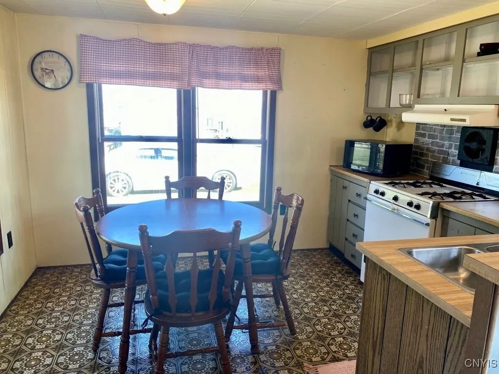 33163 Nys Route 12e, Cape Vincent, New York 13618, Cape Vincent, New York 13618, 2 Bedrooms Bedrooms, 4 Rooms Rooms,2 BathroomsBathrooms,Residential,For Sale,33163 Nys Route 12e, Cape Vincent, New York 13618,S1623711