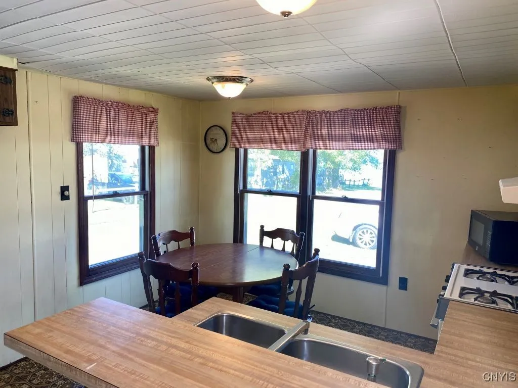 33163 Nys Route 12e, Cape Vincent, New York 13618, Cape Vincent, New York 13618, 2 Bedrooms Bedrooms, 4 Rooms Rooms,2 BathroomsBathrooms,Residential,For Sale,33163 Nys Route 12e, Cape Vincent, New York 13618,S1623711