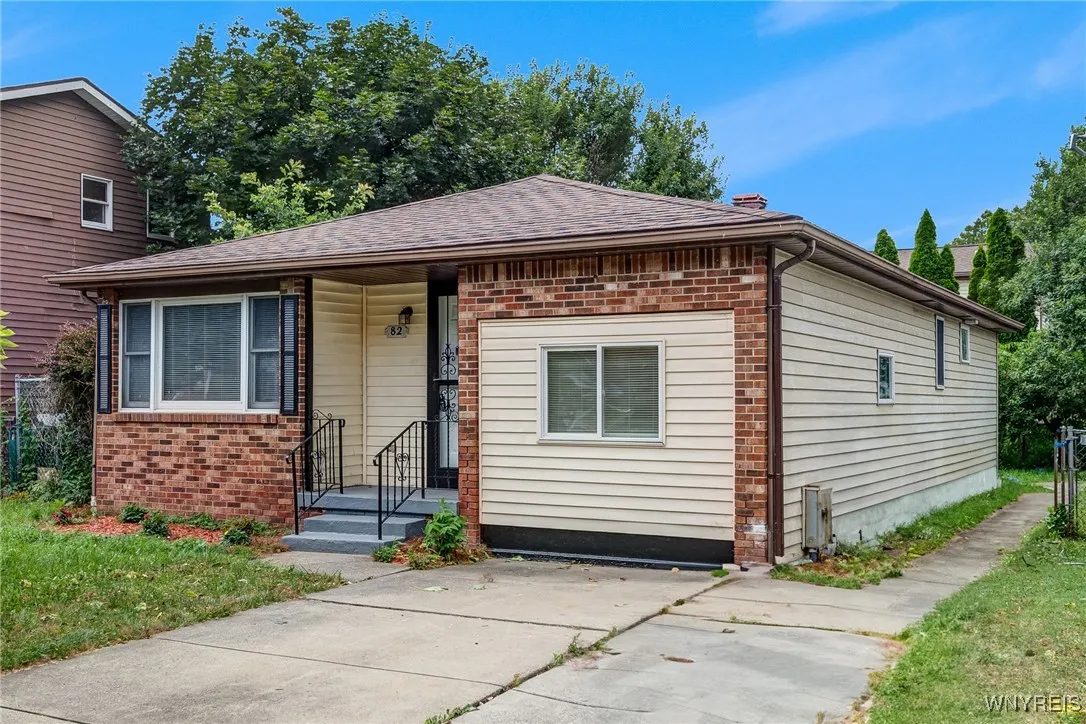 82 John Paul Court, Buffalo, New York 14206, Buffalo, New York 14206, 4 Bedrooms Bedrooms, 7 Rooms Rooms,2 BathroomsBathrooms,Residential,For Sale,82 John Paul Court, Buffalo, New York 14206,B1623656