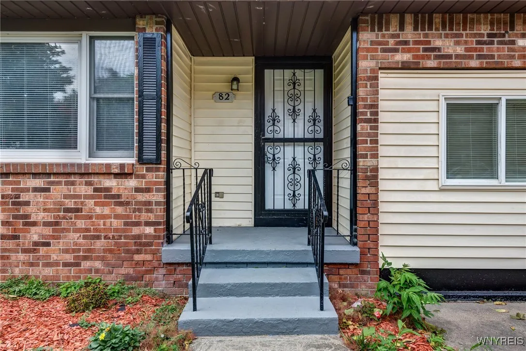 82 John Paul Court, Buffalo, New York 14206, Buffalo, New York 14206, 4 Bedrooms Bedrooms, 7 Rooms Rooms,2 BathroomsBathrooms,Residential,For Sale,82 John Paul Court, Buffalo, New York 14206,B1623656