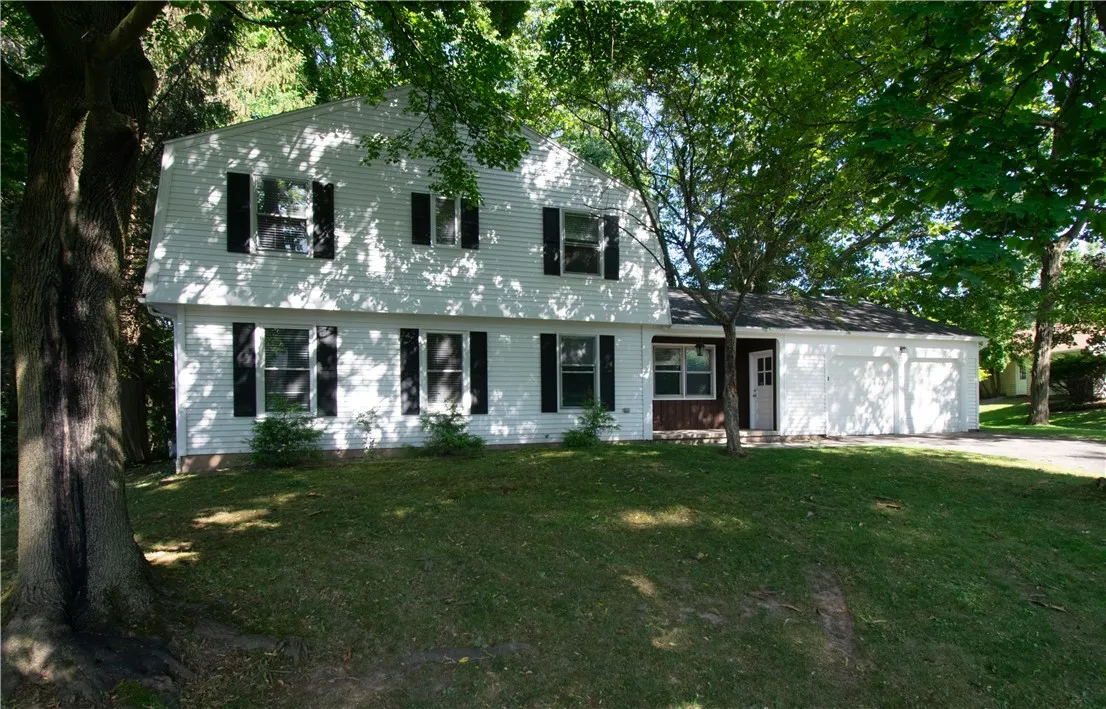 118 S Ridge Trl, Perinton, New York 14450, Perinton, New York 14450, 4 Bedrooms Bedrooms, 8 Rooms Rooms,2 BathroomsBathrooms,Residential,For Sale,118 S Ridge Trl, Perinton, New York 14450,R1623758