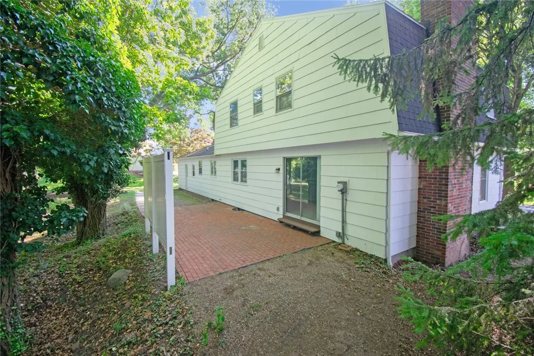 118 S Ridge Trl, Perinton, New York 14450, Perinton, New York 14450, 4 Bedrooms Bedrooms, 8 Rooms Rooms,2 BathroomsBathrooms,Residential,For Sale,118 S Ridge Trl, Perinton, New York 14450,0,R1623758
