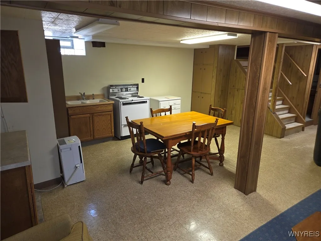 53 Kies Court, Niagara Falls, New York 14304, Niagara Falls, New York 14304, 3 Bedrooms Bedrooms, 7 Rooms Rooms,2 BathroomsBathrooms,Residential,For Sale,53 Kies Court, Niagara Falls, New York 14304,B1623776