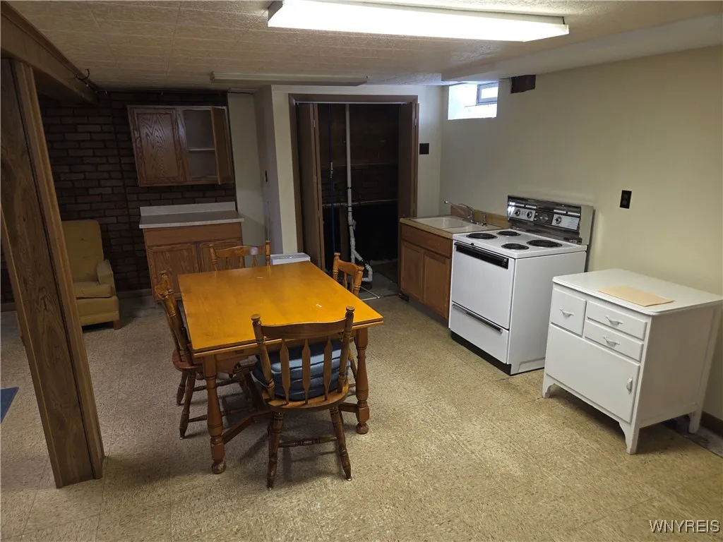 53 Kies Court, Niagara Falls, New York 14304, Niagara Falls, New York 14304, 3 Bedrooms Bedrooms, 7 Rooms Rooms,2 BathroomsBathrooms,Residential,For Sale,53 Kies Court, Niagara Falls, New York 14304,B1623776