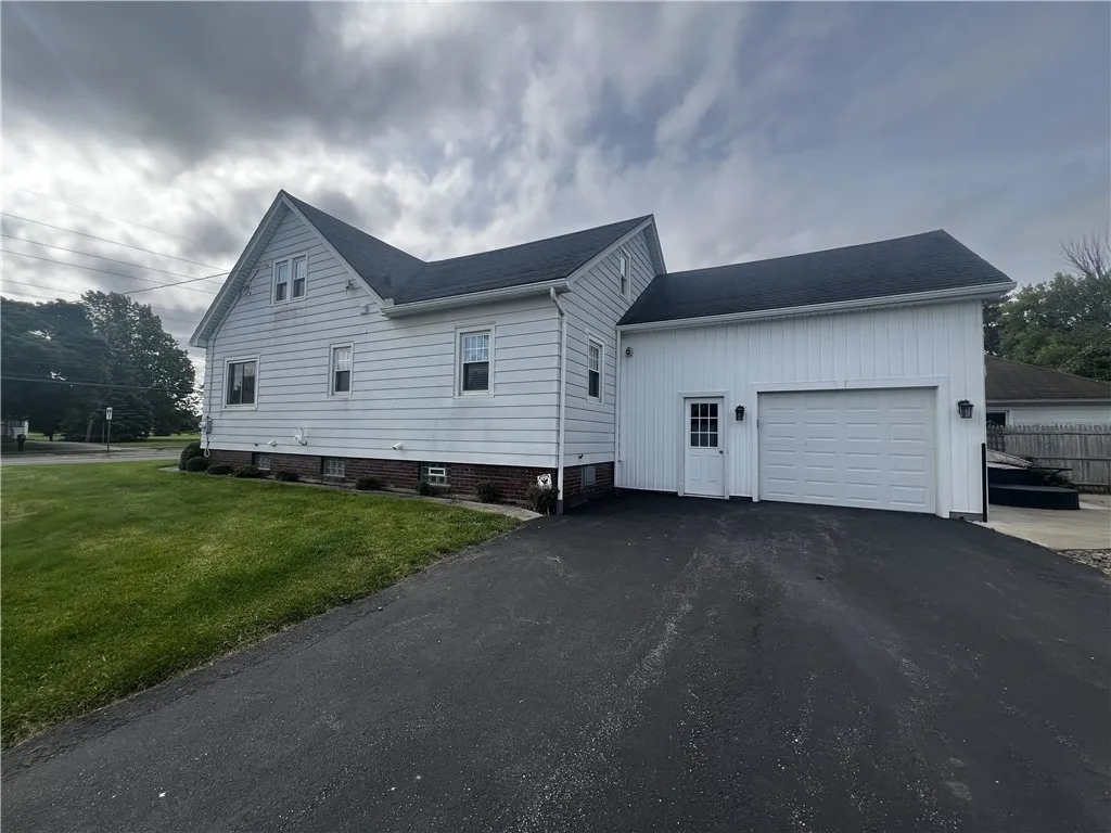 1229 Long Pond Rd, Greece, New York 14626, Greece, New York 14626, 3 Bedrooms Bedrooms, 6 Rooms Rooms,2 BathroomsBathrooms,Residential Lease,For Rent,1229 Long Pond Rd, Greece, New York 14626,R1623323