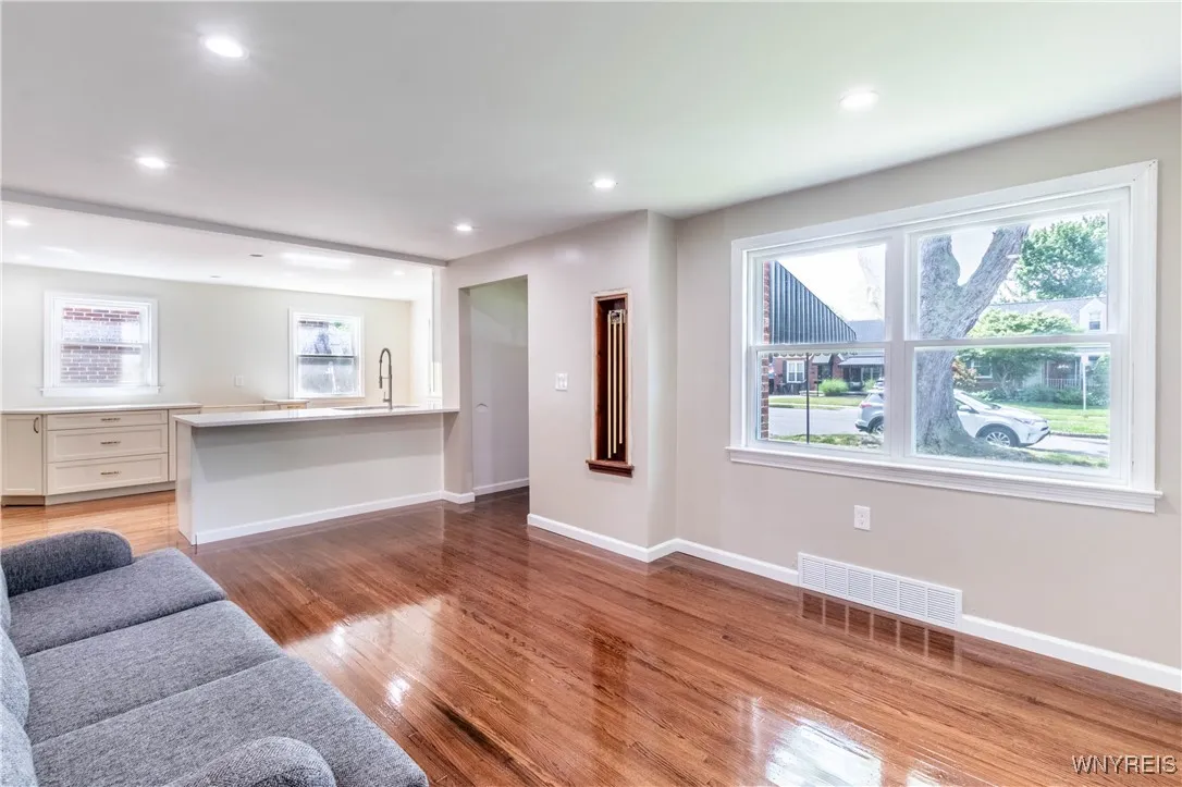 192 Culver Road, Buffalo, New York 14220, Buffalo, New York 14220, 4 Bedrooms Bedrooms, 6 Rooms Rooms,1 BathroomBathrooms,Residential,For Sale,192 Culver Road, Buffalo, New York 14220,B1623316