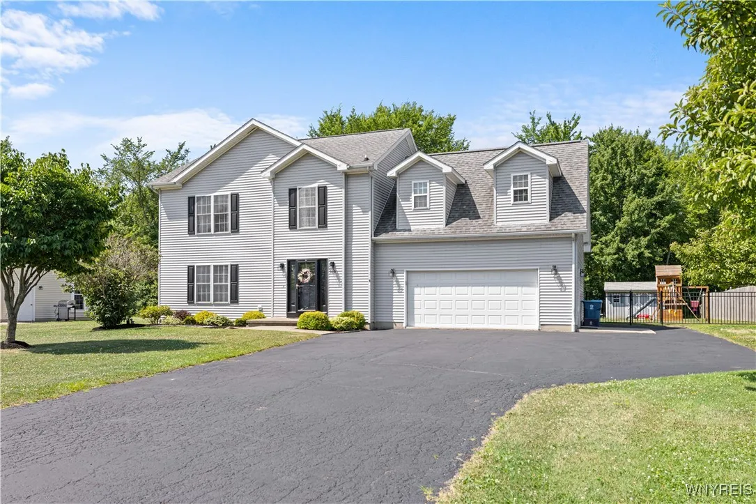 910 Lake Street, Evans, New York 14006, Evans, New York 14006, 4 Bedrooms Bedrooms, 8 Rooms Rooms,2 BathroomsBathrooms,Residential,For Sale,910 Lake Street, Evans, New York 14006,B1622188
