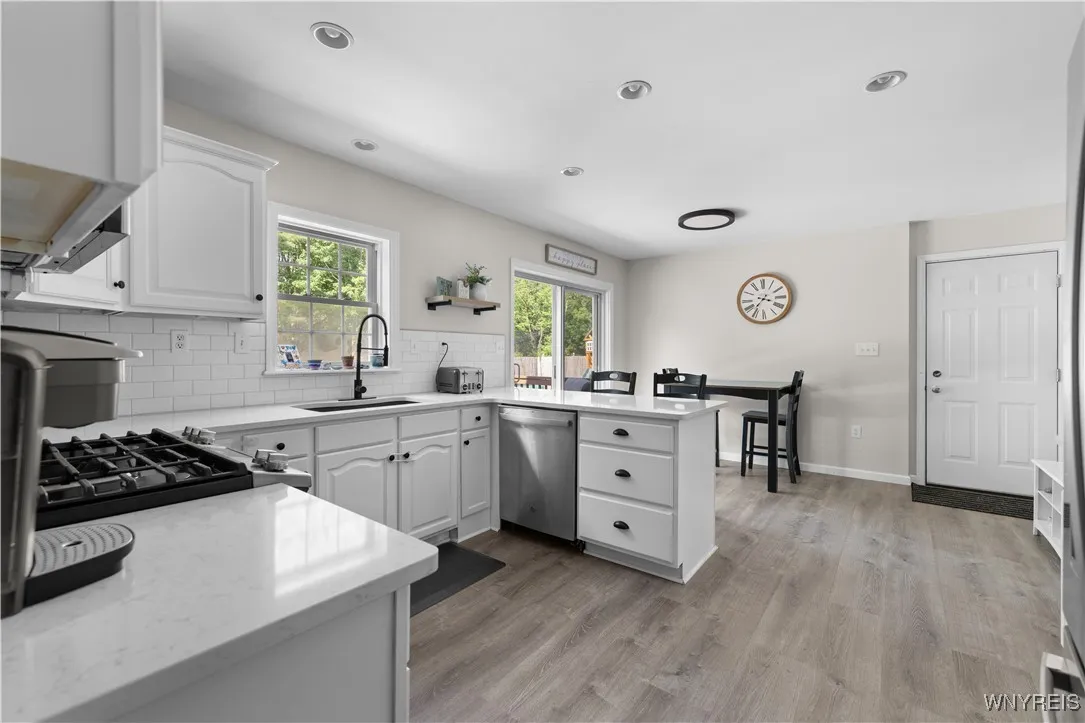 910 Lake Street, Evans, New York 14006, Evans, New York 14006, 4 Bedrooms Bedrooms, 8 Rooms Rooms,2 BathroomsBathrooms,Residential,For Sale,910 Lake Street, Evans, New York 14006,B1622188