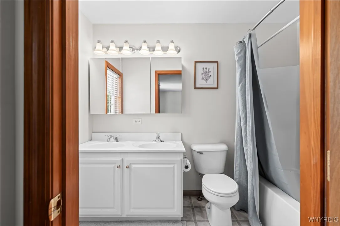 910 Lake Street, Evans, New York 14006, Evans, New York 14006, 4 Bedrooms Bedrooms, 8 Rooms Rooms,2 BathroomsBathrooms,Residential,For Sale,910 Lake Street, Evans, New York 14006,B1622188
