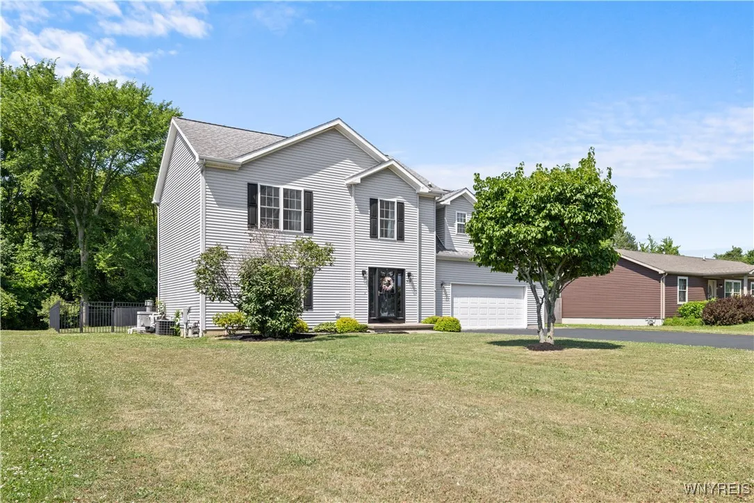 910 Lake Street, Evans, New York 14006, Evans, New York 14006, 4 Bedrooms Bedrooms, 8 Rooms Rooms,2 BathroomsBathrooms,Residential,For Sale,910 Lake Street, Evans, New York 14006,B1622188