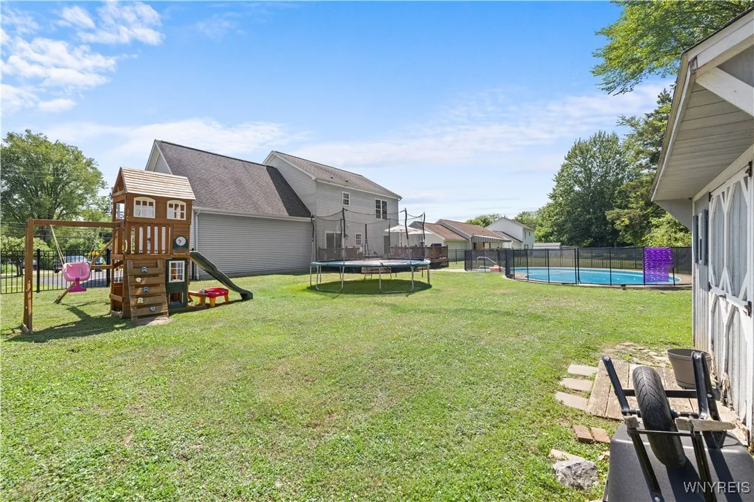 910 Lake Street, Evans, New York 14006, Evans, New York 14006, 4 Bedrooms Bedrooms, 8 Rooms Rooms,2 BathroomsBathrooms,Residential,For Sale,910 Lake Street, Evans, New York 14006,B1622188