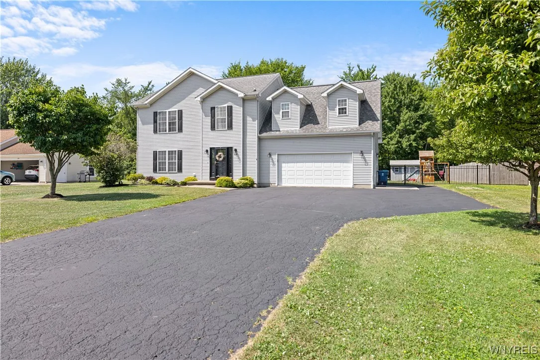 910 Lake Street, Evans, New York 14006, Evans, New York 14006, 4 Bedrooms Bedrooms, 8 Rooms Rooms,2 BathroomsBathrooms,Residential,For Sale,910 Lake Street, Evans, New York 14006,B1622188
