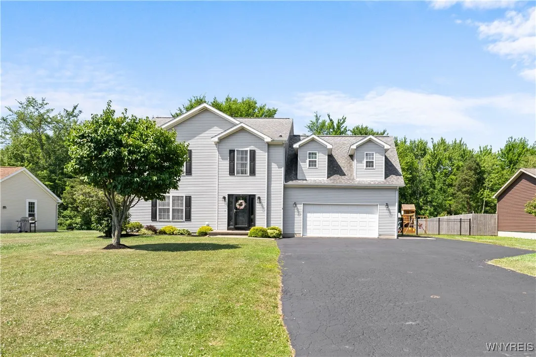 910 Lake Street, Evans, New York 14006, Evans, New York 14006, 4 Bedrooms Bedrooms, 8 Rooms Rooms,2 BathroomsBathrooms,Residential,For Sale,910 Lake Street, Evans, New York 14006,B1622188