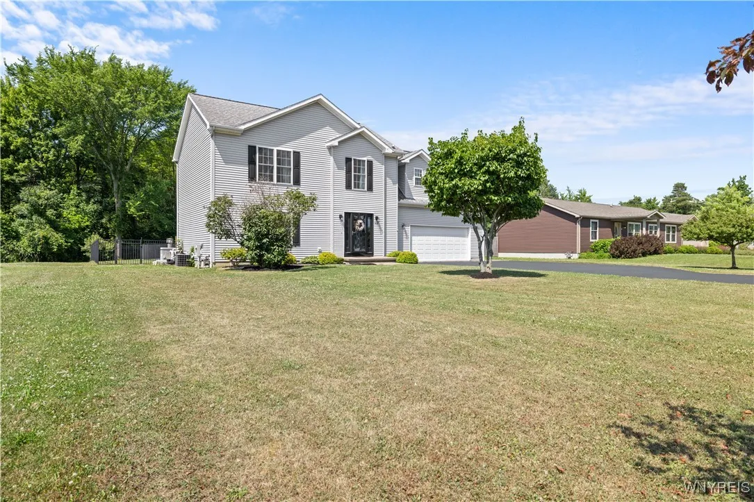 910 Lake Street, Evans, New York 14006, Evans, New York 14006, 4 Bedrooms Bedrooms, 8 Rooms Rooms,2 BathroomsBathrooms,Residential,For Sale,910 Lake Street, Evans, New York 14006,B1622188