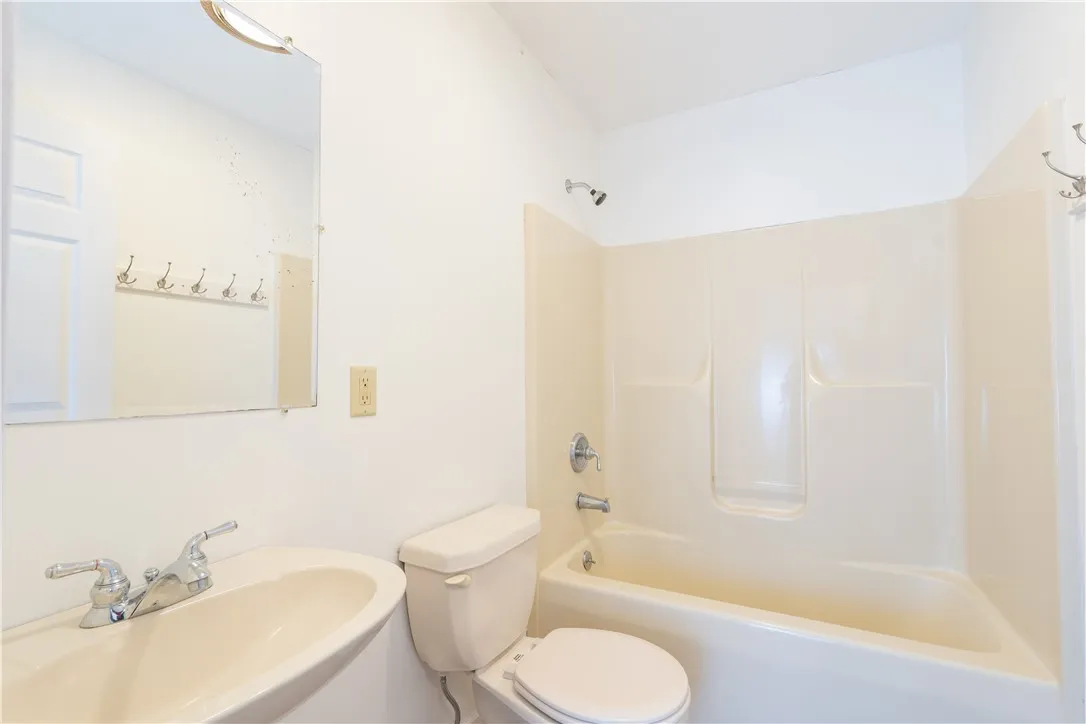 6595 Hilts Road, Sparta, New York 14572, Sparta, New York 14572, 3 Bedrooms Bedrooms, 7 Rooms Rooms,2 BathroomsBathrooms,Residential,For Sale,6595 Hilts Road, Sparta, New York 14572,R1618262